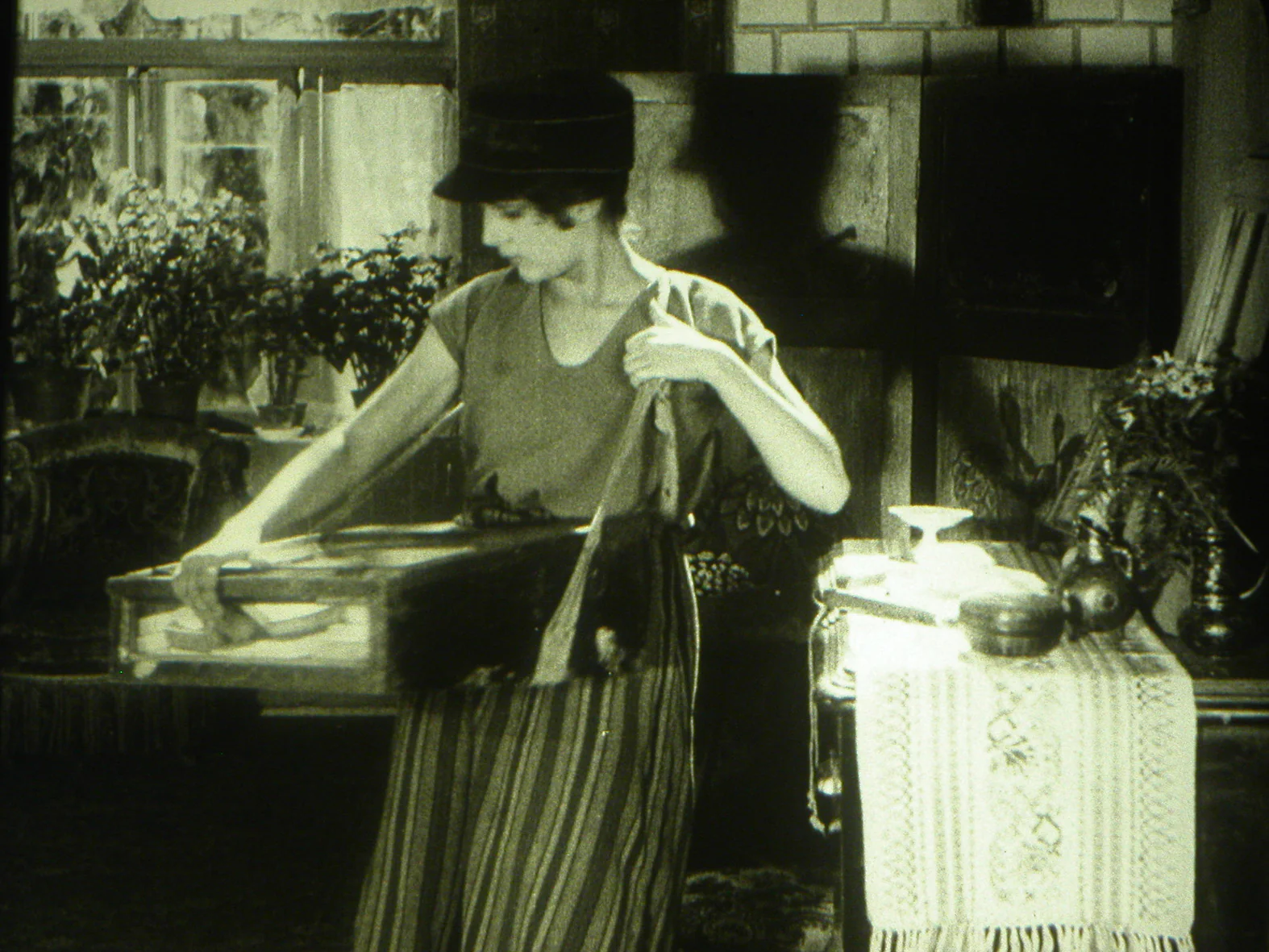 La Vendeuse de cigarettes de Mosselprom de Iouri Jeliaboujski - DVD - Image 7