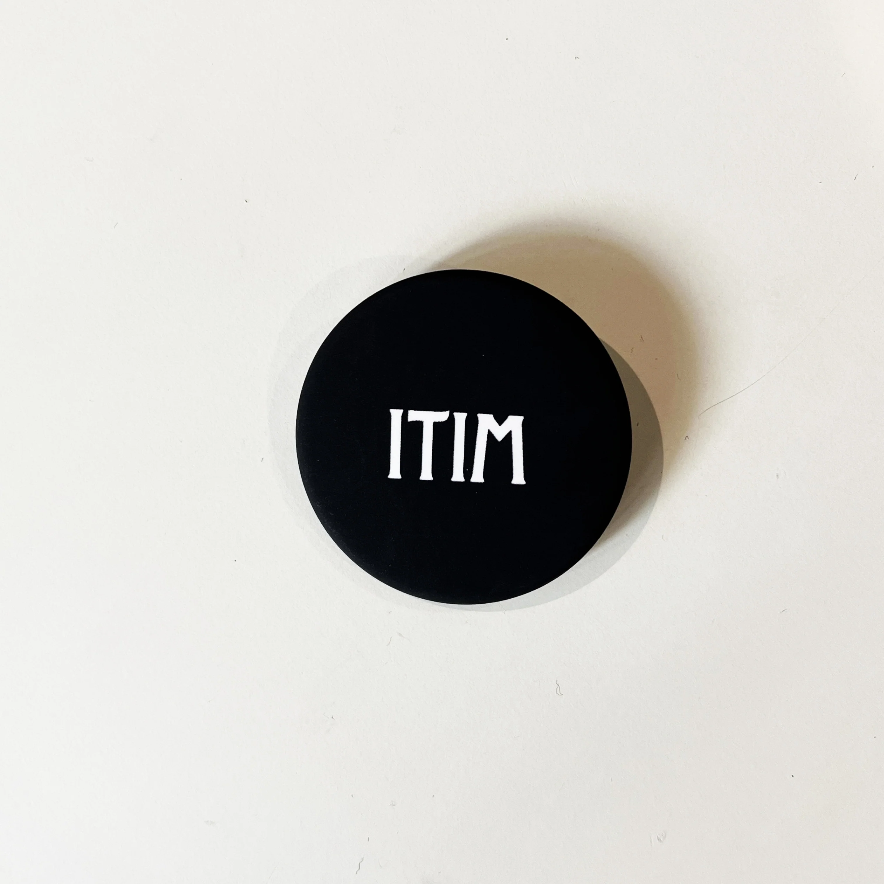 Lot de 5 badges Mike de Leon - Image 2